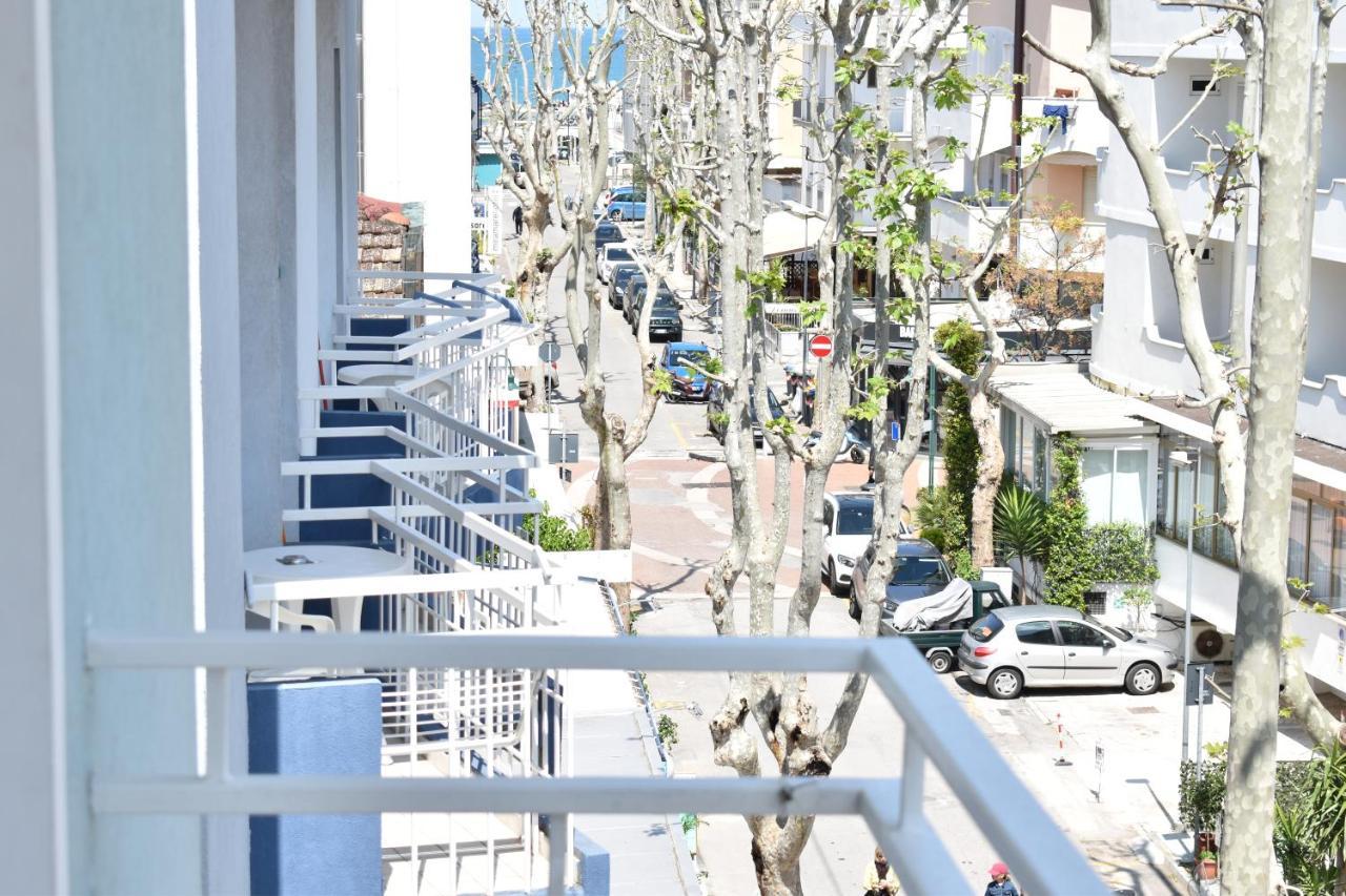 Hotel Ginevra E Residence กัตตอลิกา ภายนอก รูปภาพ