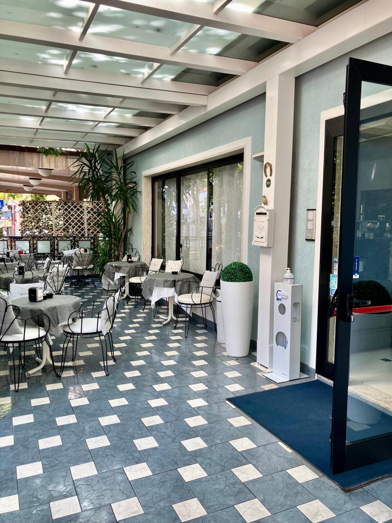 Hotel Ginevra E Residence กัตตอลิกา ภายนอก รูปภาพ